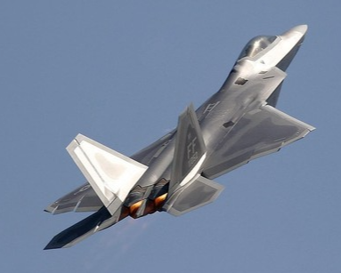 최첨단 기술의 결정체, F-22 랩터 전투기에 대해 알아보기